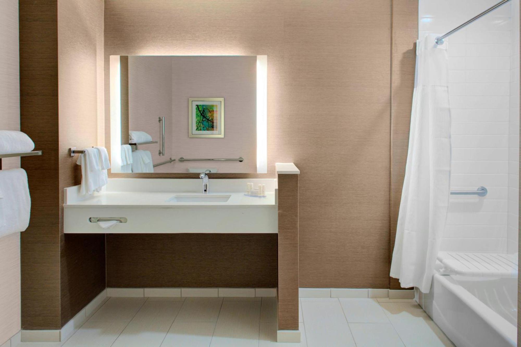 Fairfield Inn & Suites By Marriott Bakersfield North/Airport Eksteriør billede